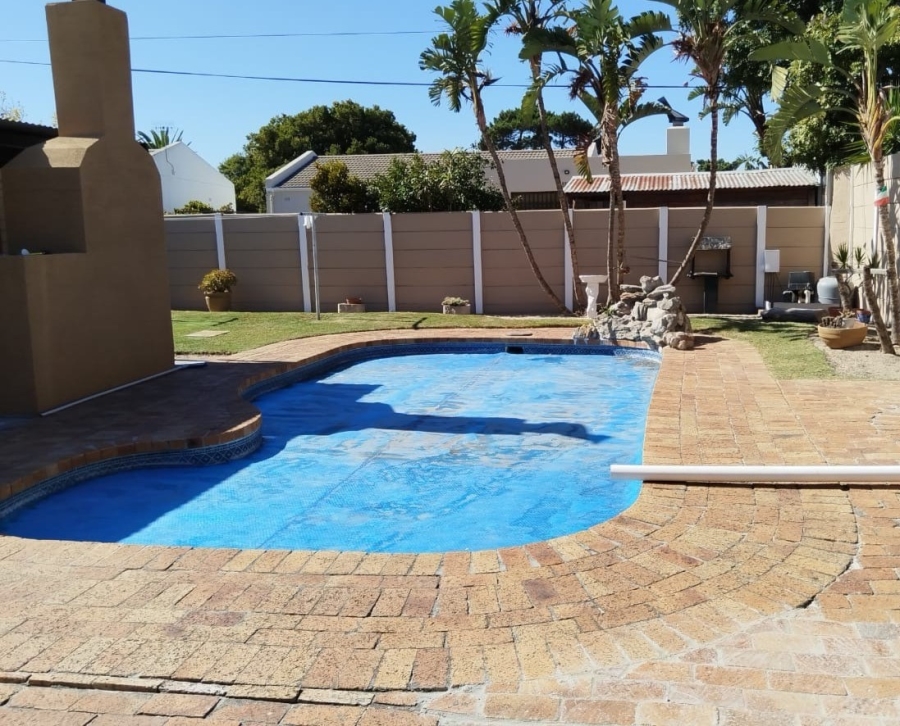 4 Bedroom Property for Sale in Bothasig Western Cape